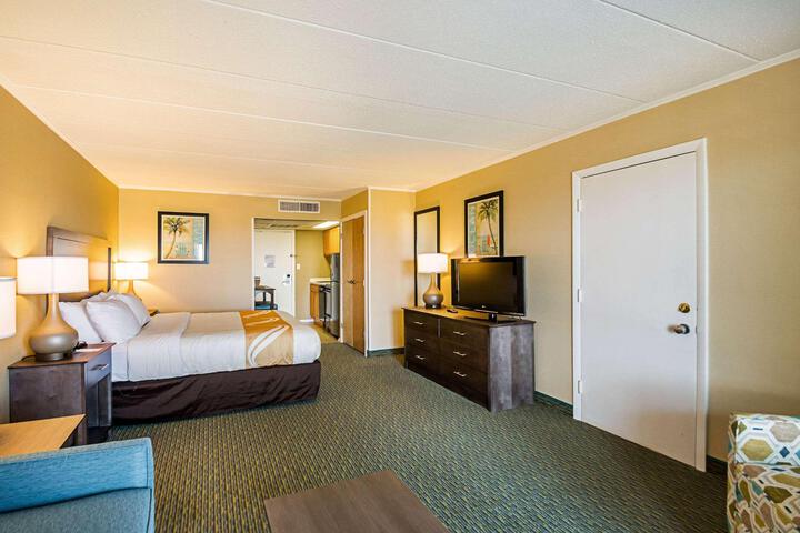 Efficiency Business King Bed (6 of 27)