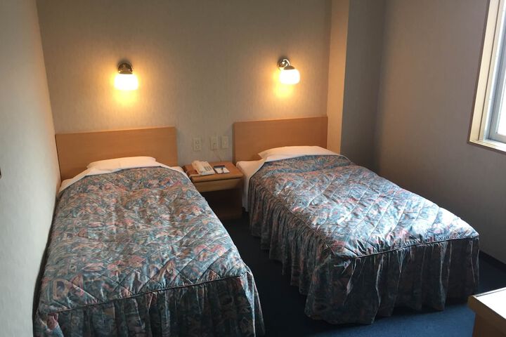Room 6 of 24
