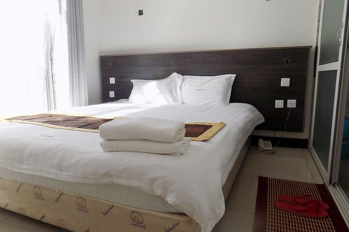 Room 9 of 37