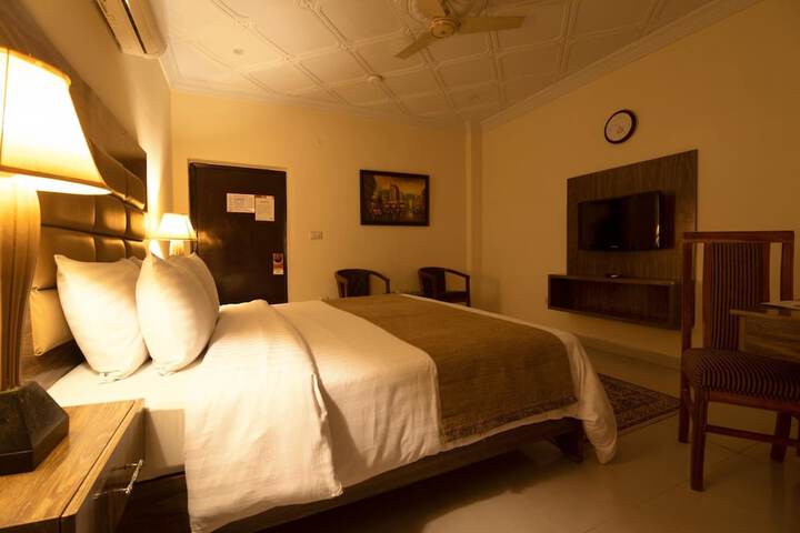 Room 15 of 35