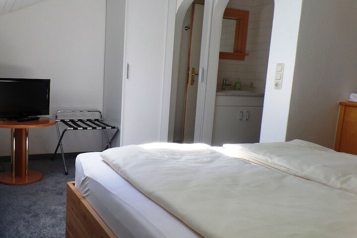 Room 10 of 64