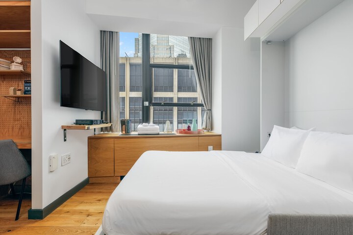 Room 32 of 155