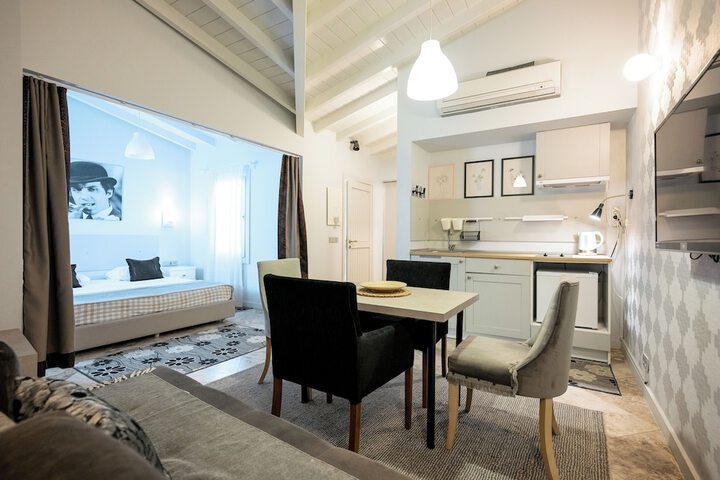 Room 34 of 87