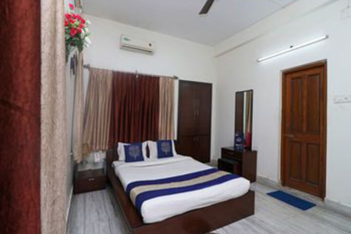 Room 11 of 24