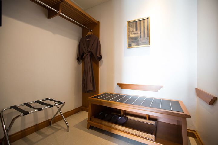 Room 11 of 62