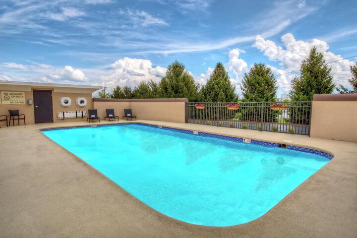 Pool Hotel
