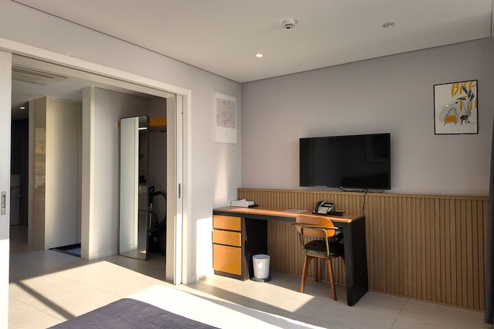 Room 5 of 96