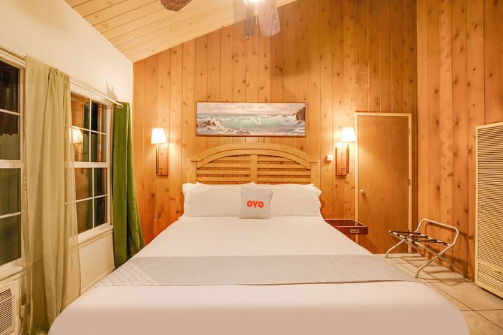 1 King Bed Pool View (3 of 23)