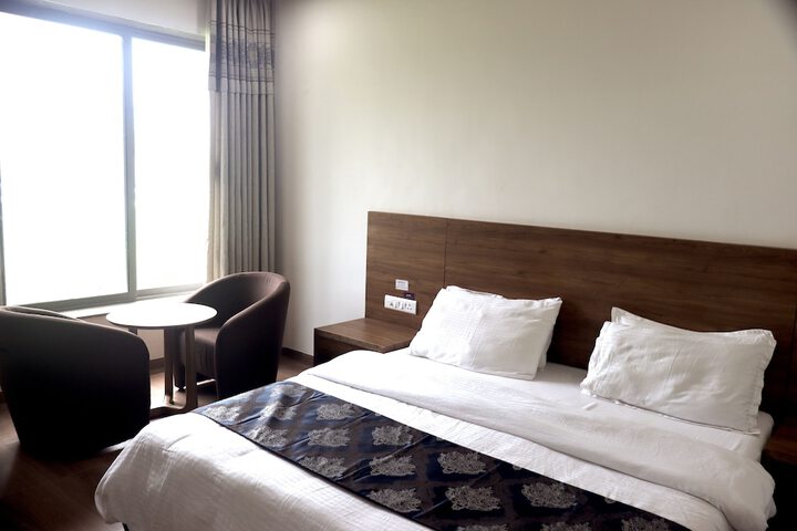 Room 4 of 27