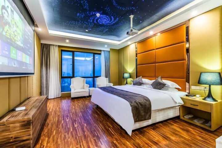 Room 32 of 79