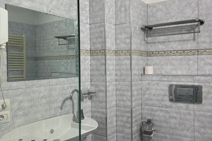 Room 35 of 66