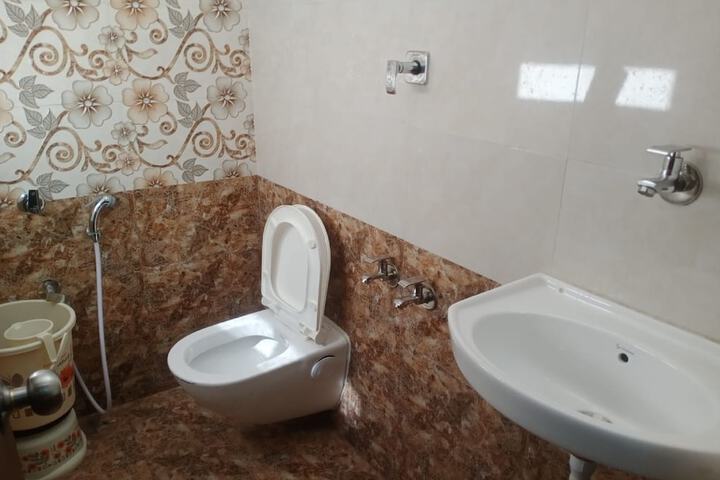 Room 12 of 18