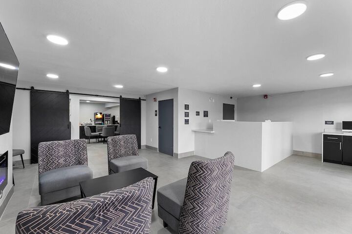 Hotel Interior 4 of 37