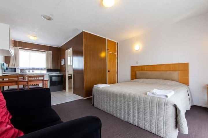 Room 9 of 28