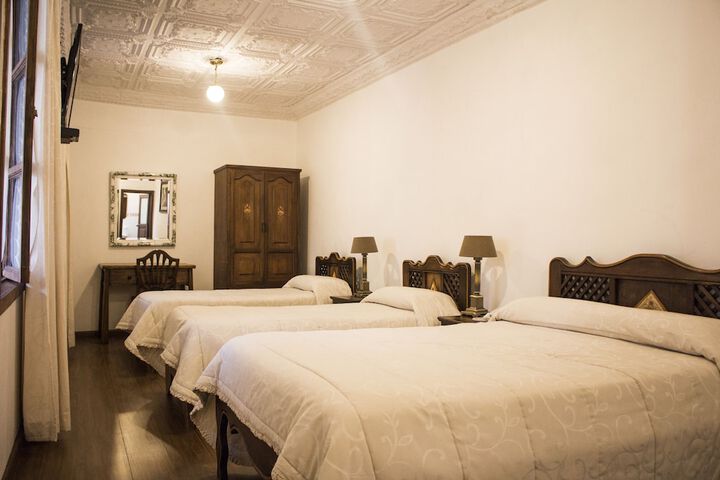Room 4 of 37