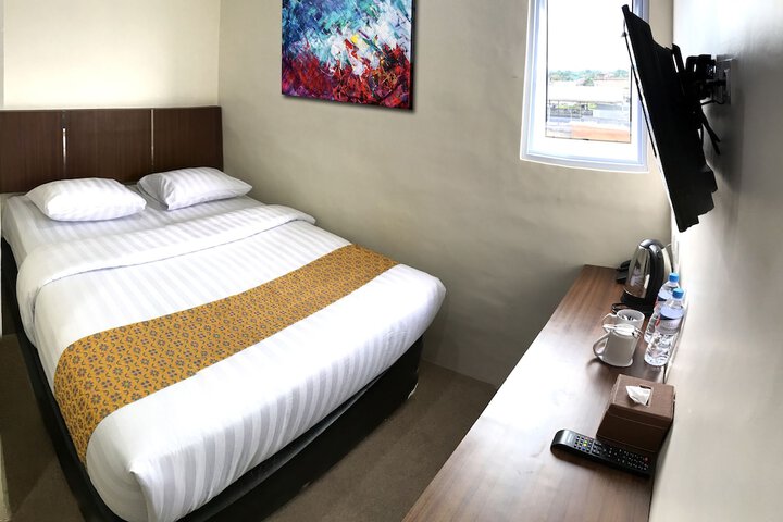 Room 4 of 18