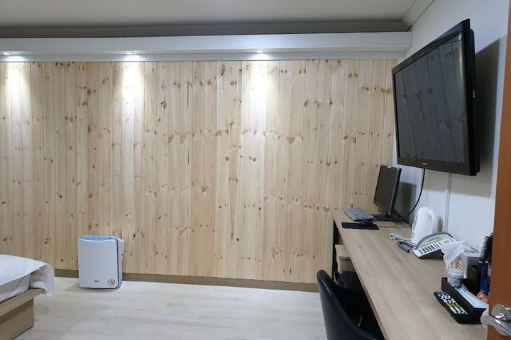 Room 5 of 25