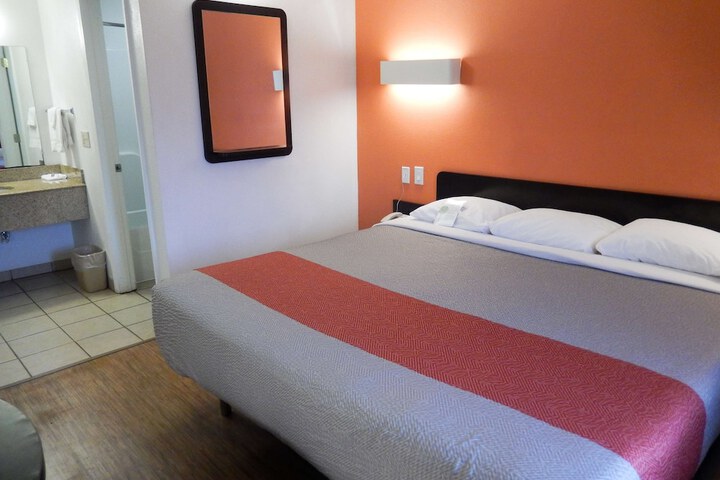 Room 16 of 27
