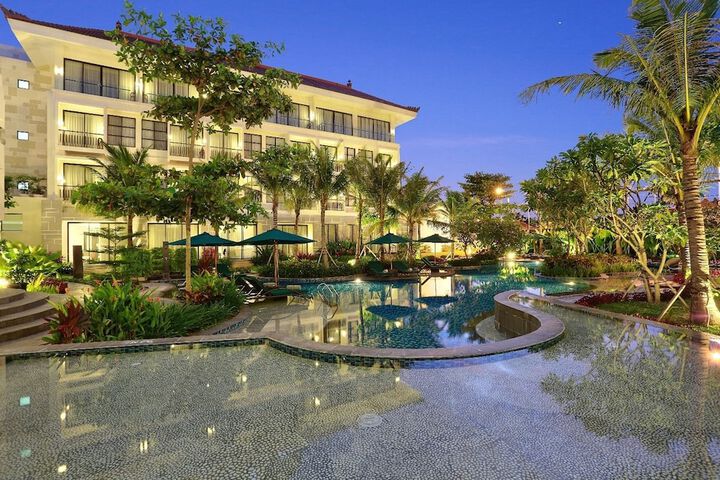 Hotel Pool