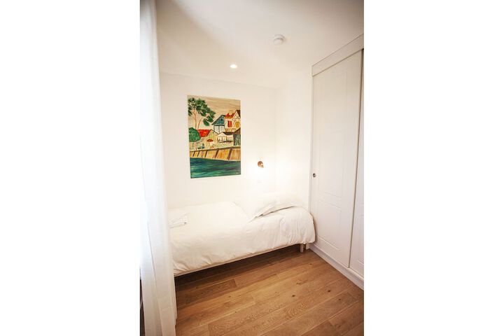 Room 5 of 98