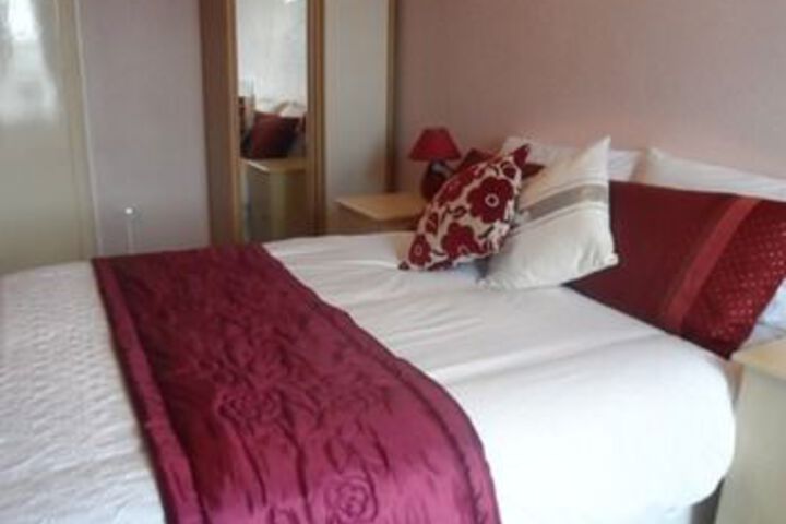 Room 6 of 15