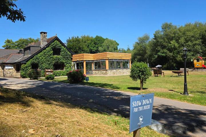 Lakeview Manor