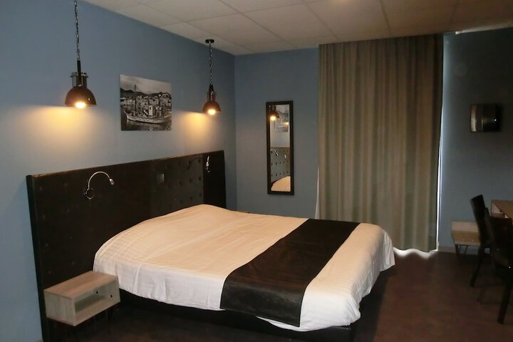 Room 6 of 62