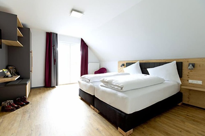 Room 2 of 25