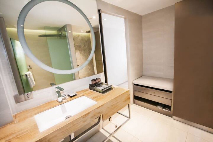 Room 15 of 31
