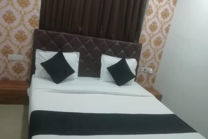Room 9 of 17