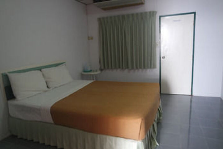 Room 7 of 14