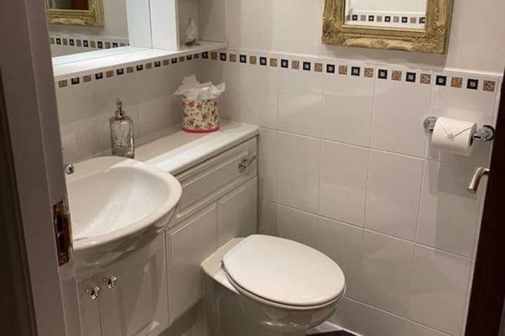 Room 10 of 20