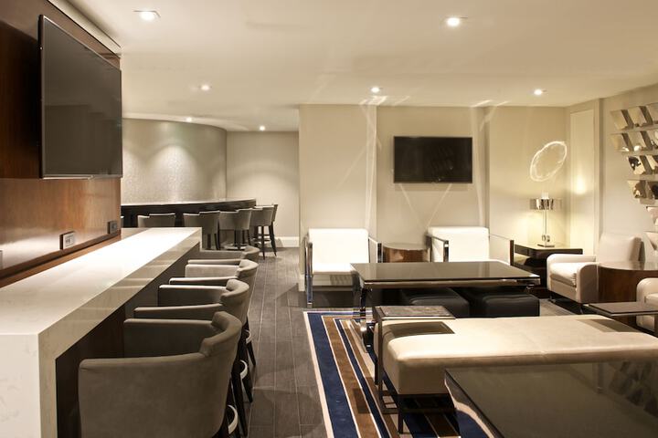 Lounge 102 of 108