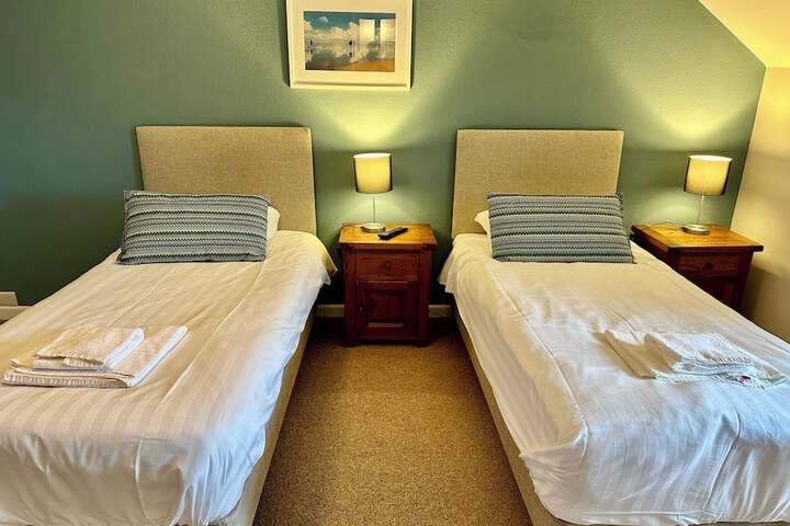 Room 10 of 40