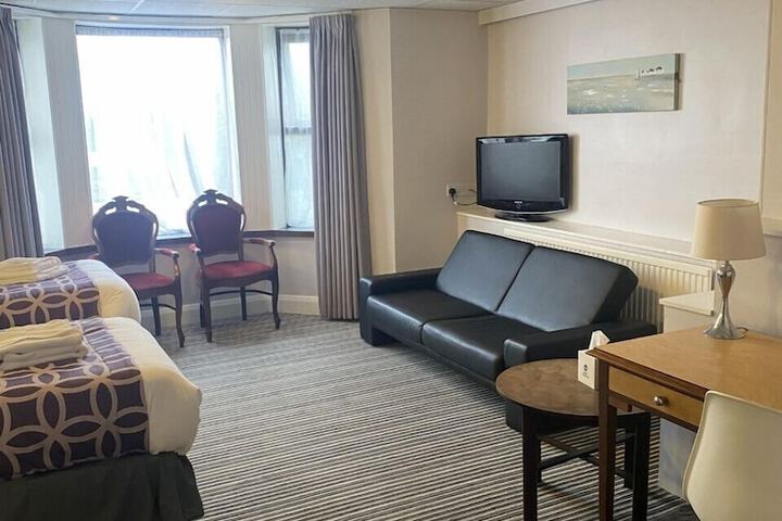 Room 35 of 102