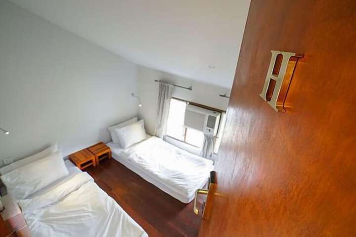 Room 25 of 60