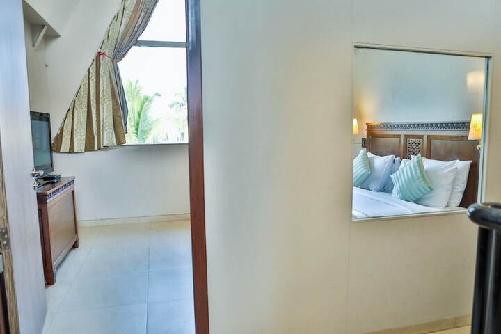 Room 14 of 80