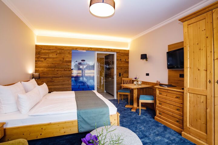 Room 4 of 28