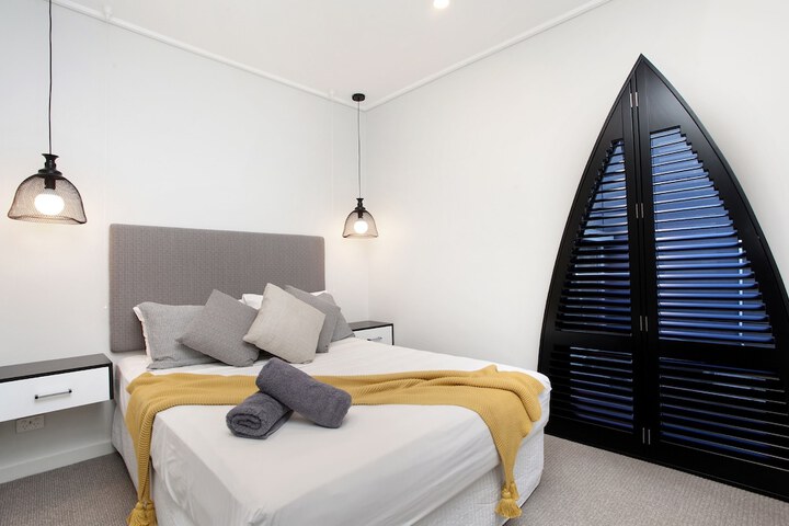 Room 3 of 21