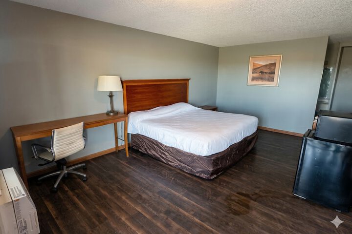 Room 5 of 18