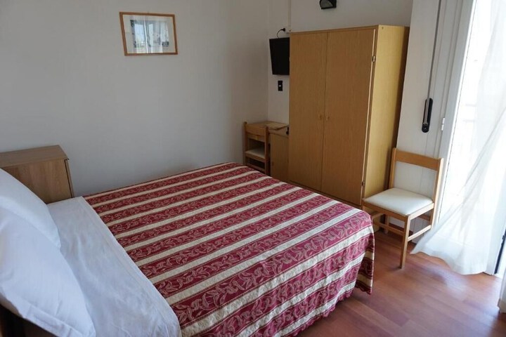 Room 15 of 62