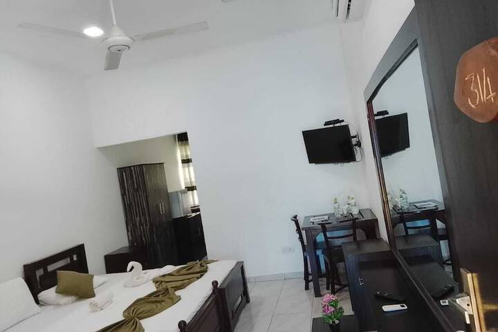 Room 12 of 41