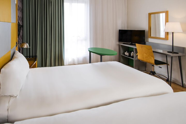 Room 28 of 72