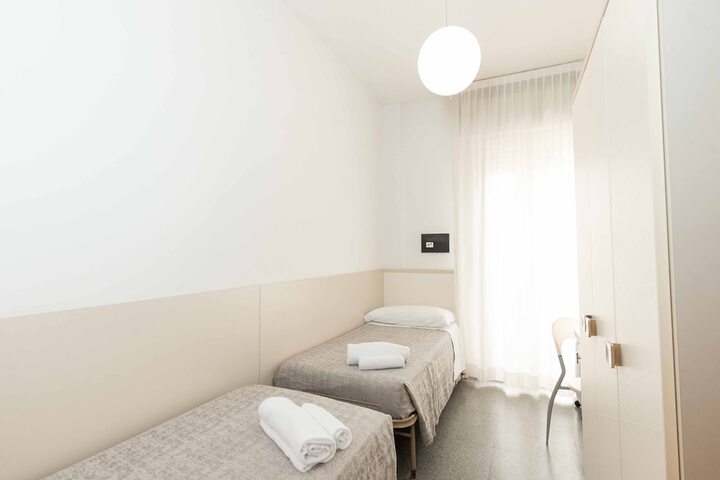 Room 14 of 26