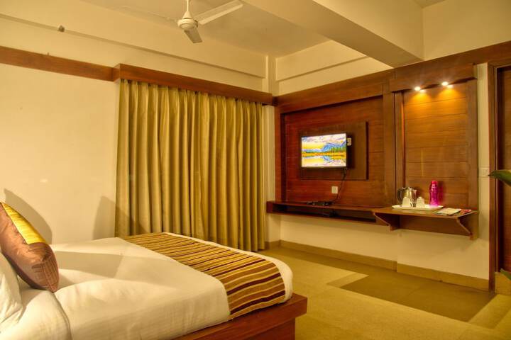 Room 4 of 13