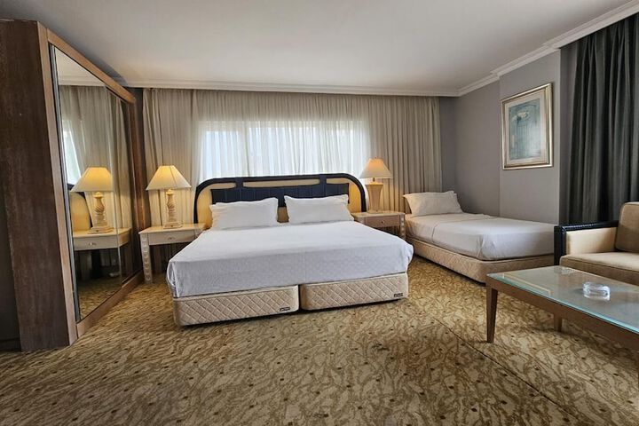 Room 45 of 116