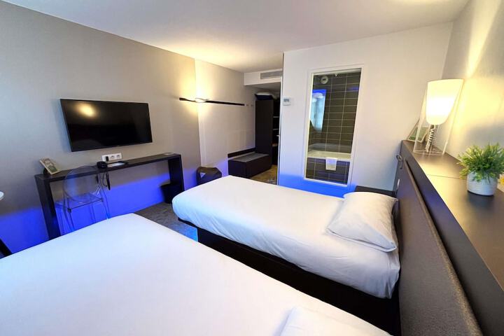 Room 20 of 79