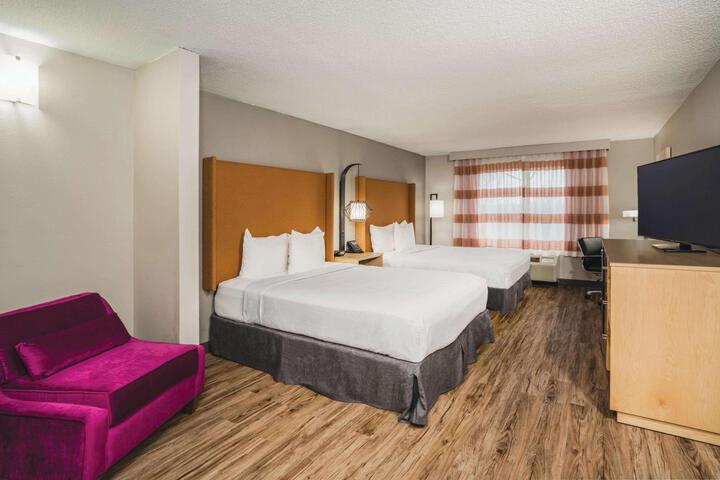 2 Queen Beds Accessible (9 of 12)
