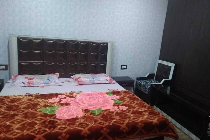 Room 17 of 28