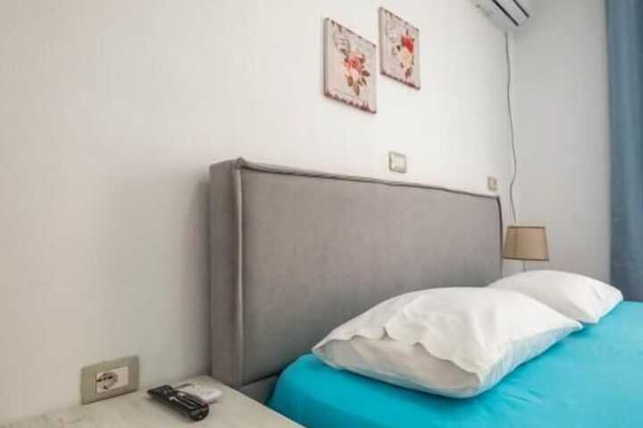 Room 15 of 83